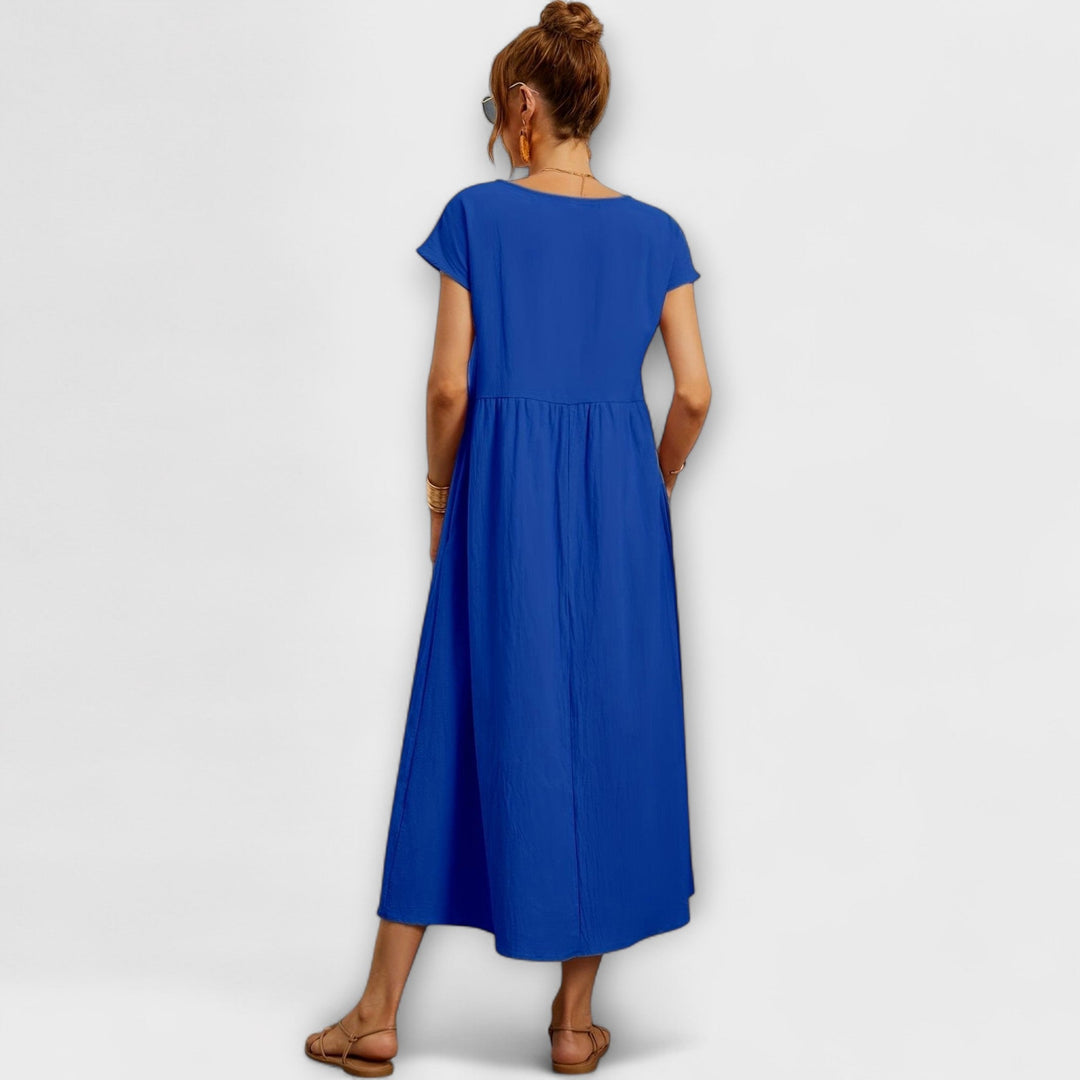 Vestido Midi com Linha Simples e Bolsos Laterais