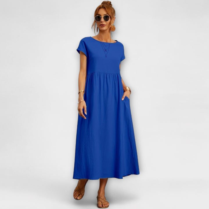 Vestido Midi com Linha Simples e Bolsos Laterais