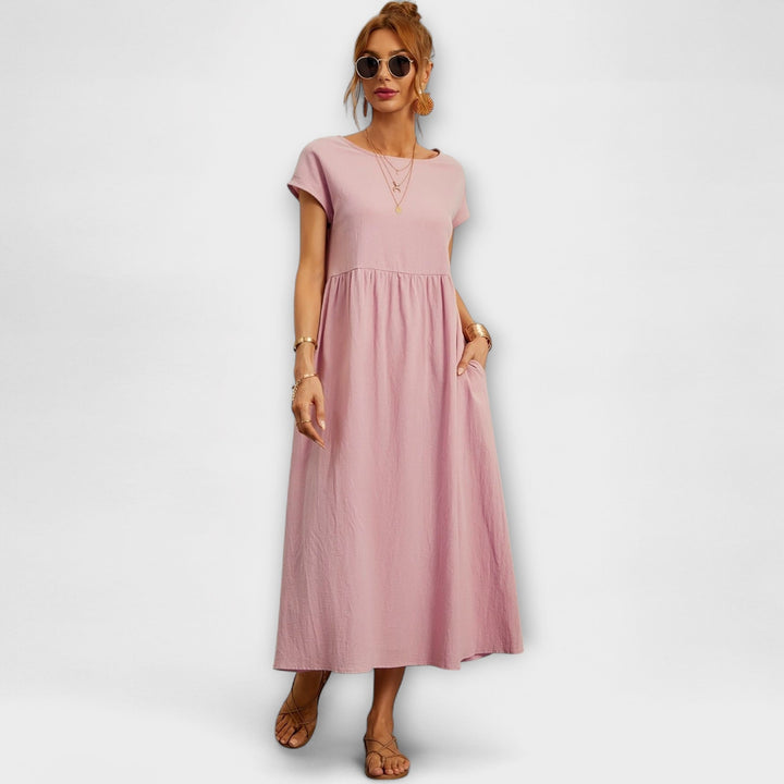 Vestido Midi com Linha Simples e Bolsos Laterais