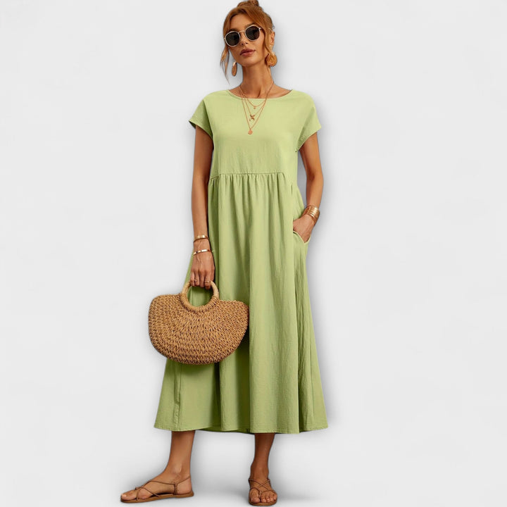 Vestido Midi com Linha Simples e Bolsos Laterais