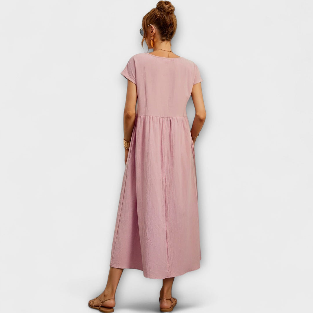 Vestido Midi com Linha Simples e Bolsos Laterais