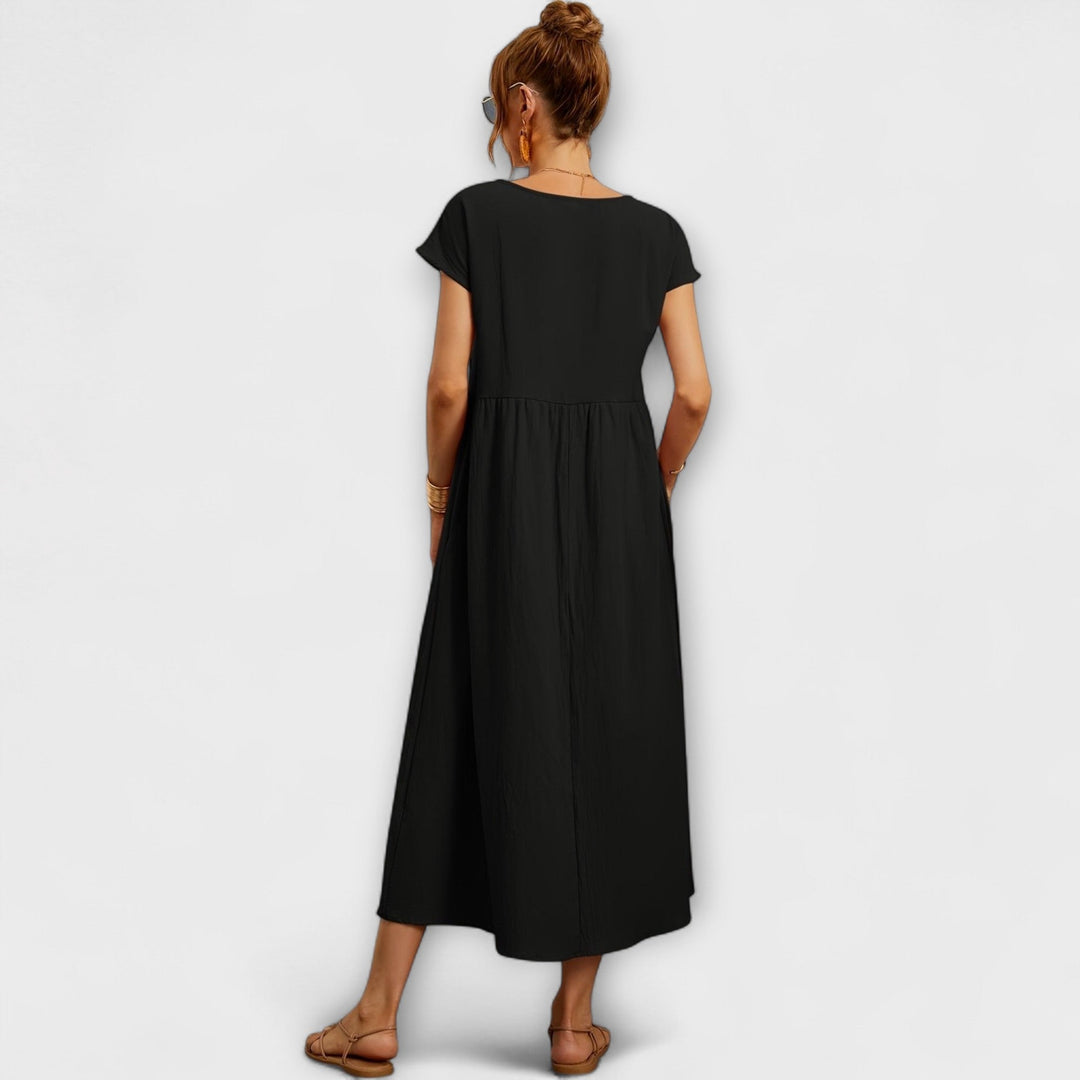 Vestido Midi com Linha Simples e Bolsos Laterais