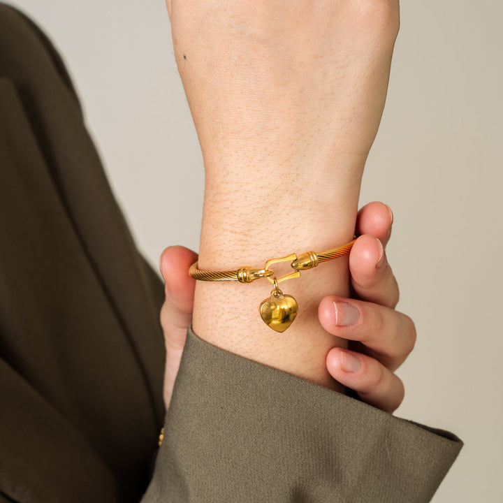 Pulseira de Ouro em Forma de Coração