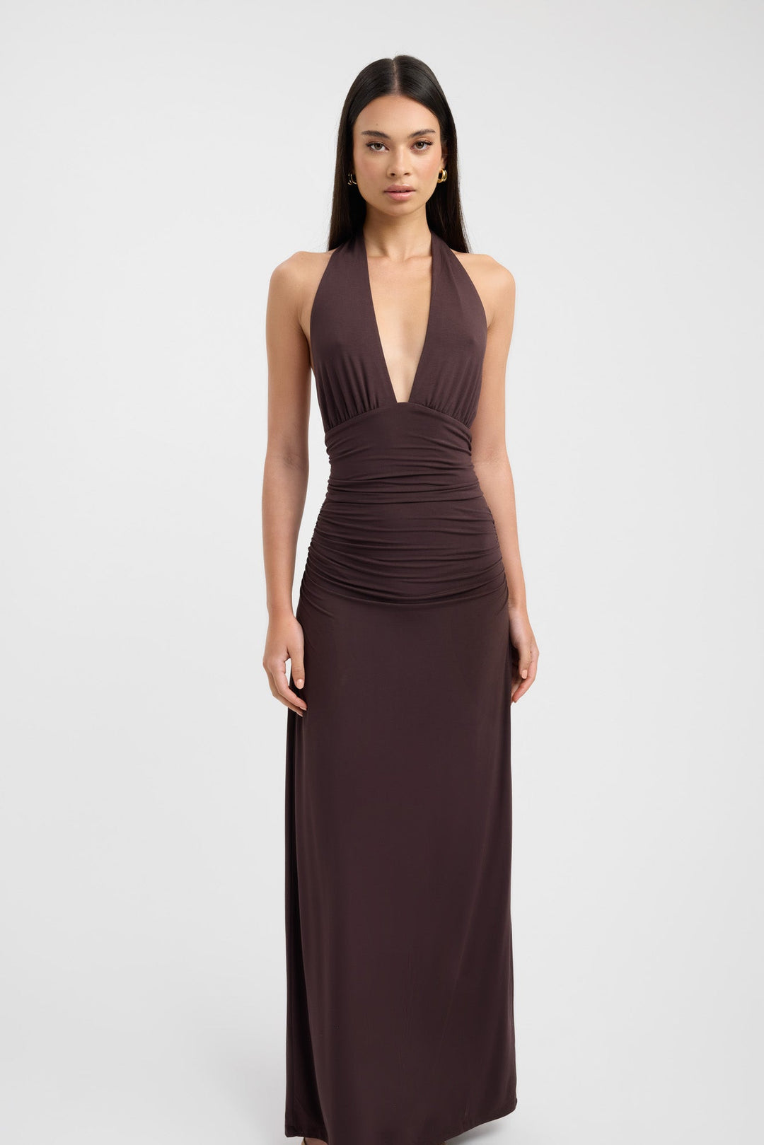 Vestido maxi elegante com decote halter