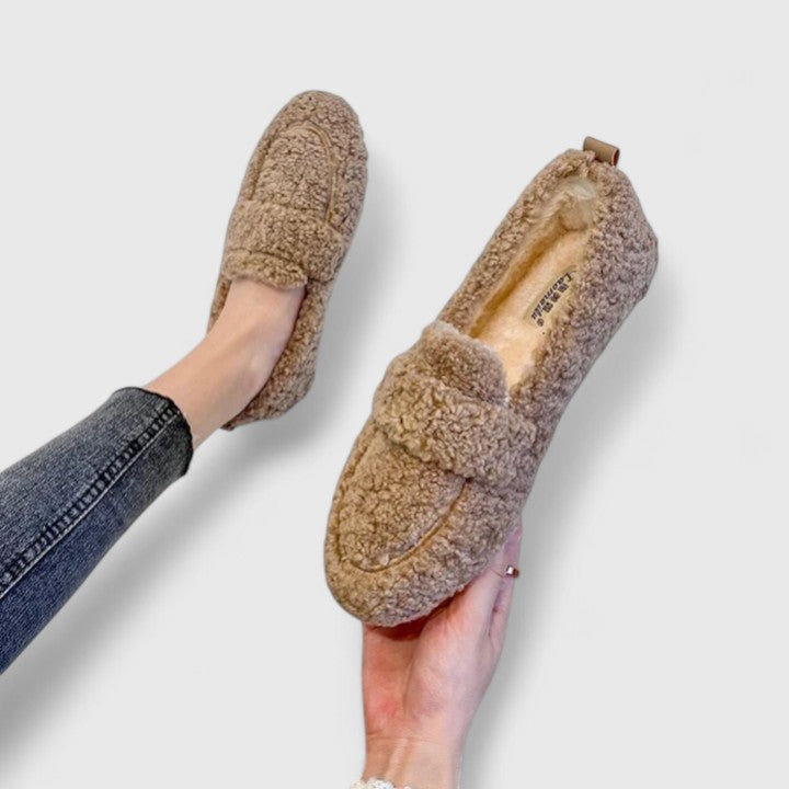 Sapatos slip-on quentes com design elegante