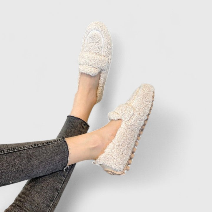 Sapatos slip-on quentes com design elegante