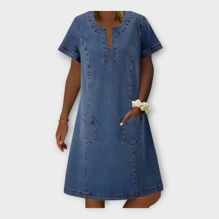 Vestido de Jeans com Bolsos e Decote em V