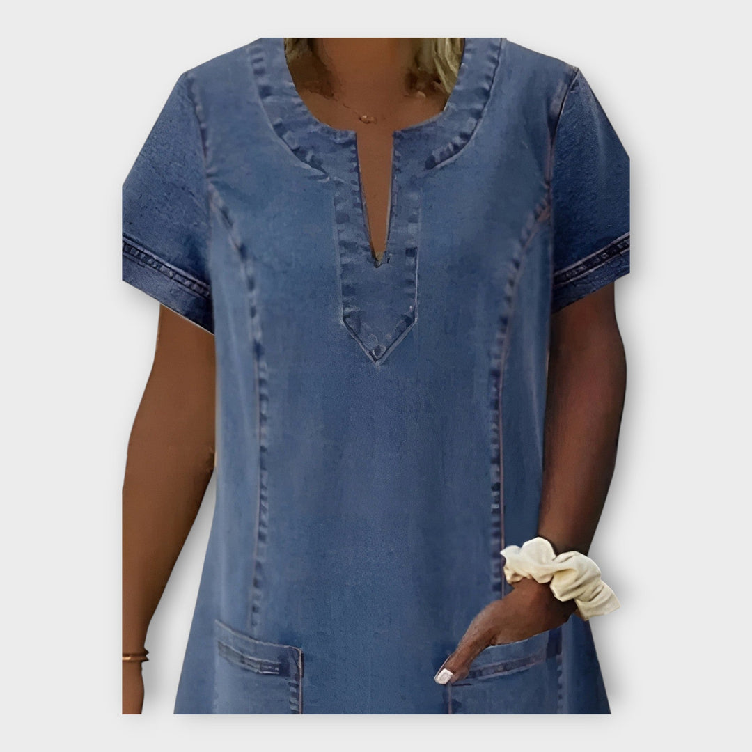 Vestido de Jeans com Bolsos e Decote em V
