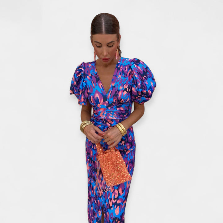 Vestido com Mangas e Volantes