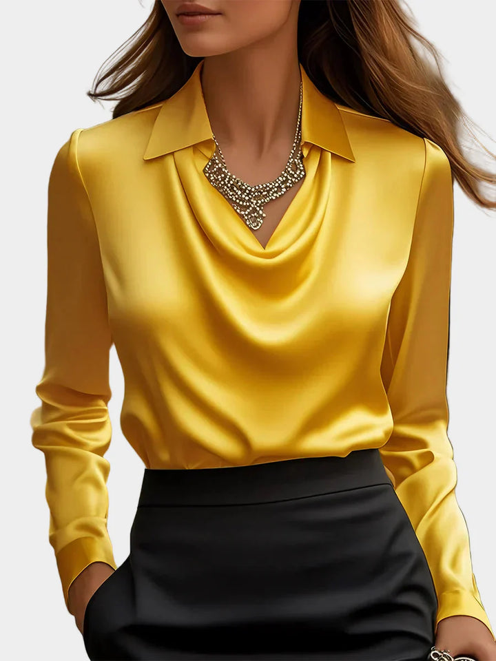 Blusa de Satén Branca Elegante com Decote Drapeado