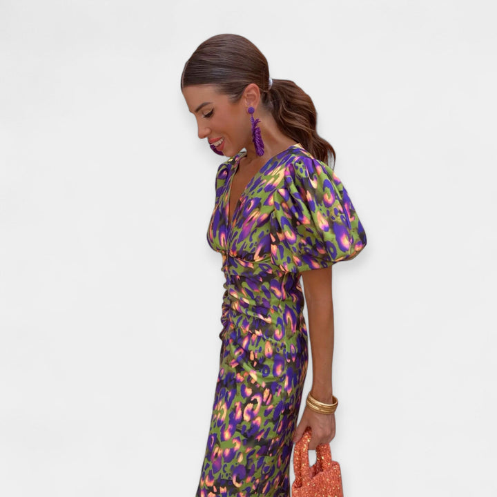 Vestido com Mangas e Volantes