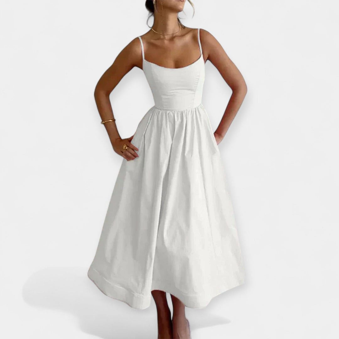 Vestido Mini com Decote Redondo e Alças