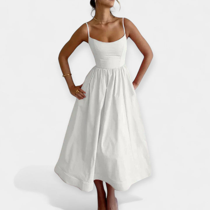 Vestido Mini com Decote Redondo e Alças