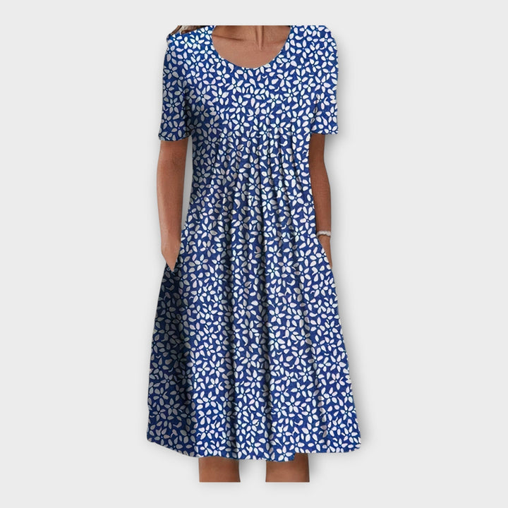 Vestido com Padrão Floral e Manga Curta