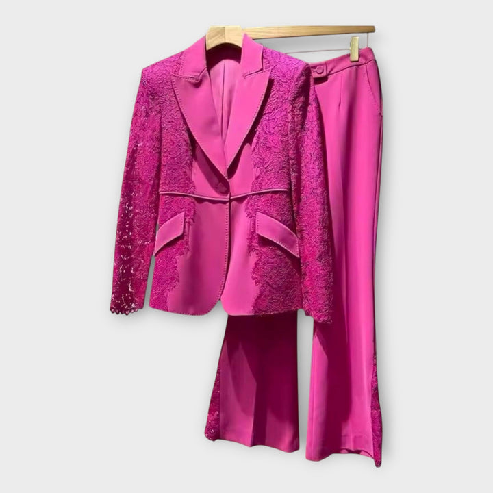 Conjunto elegante de blazer e calças com detalhes em renda