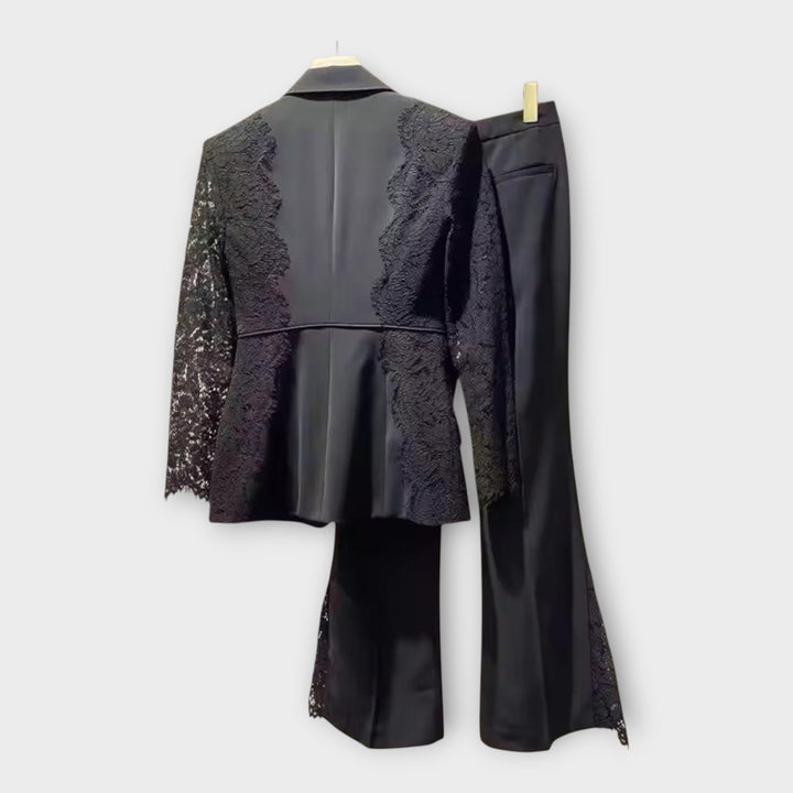 Conjunto elegante de blazer e calças com detalhes em renda
