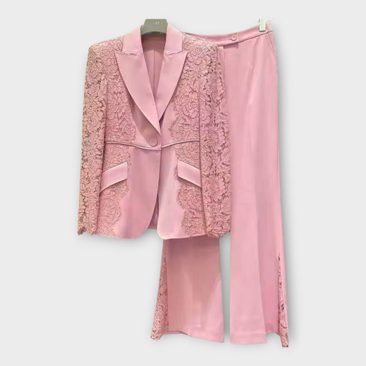 Conjunto elegante de blazer e calças com detalhes em renda