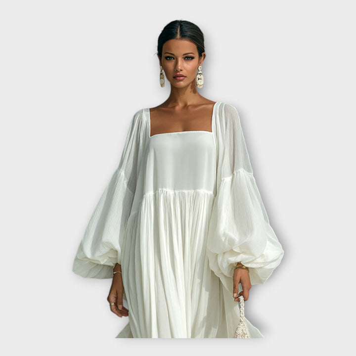 Vestido arejado com estética minimalista refinada