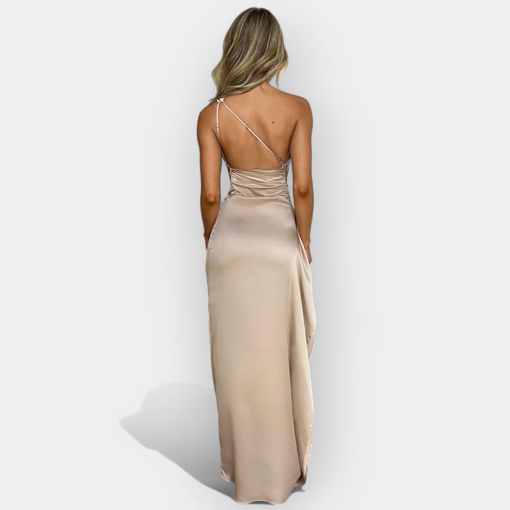Vestido de Cetim para Noites Aristocráticas