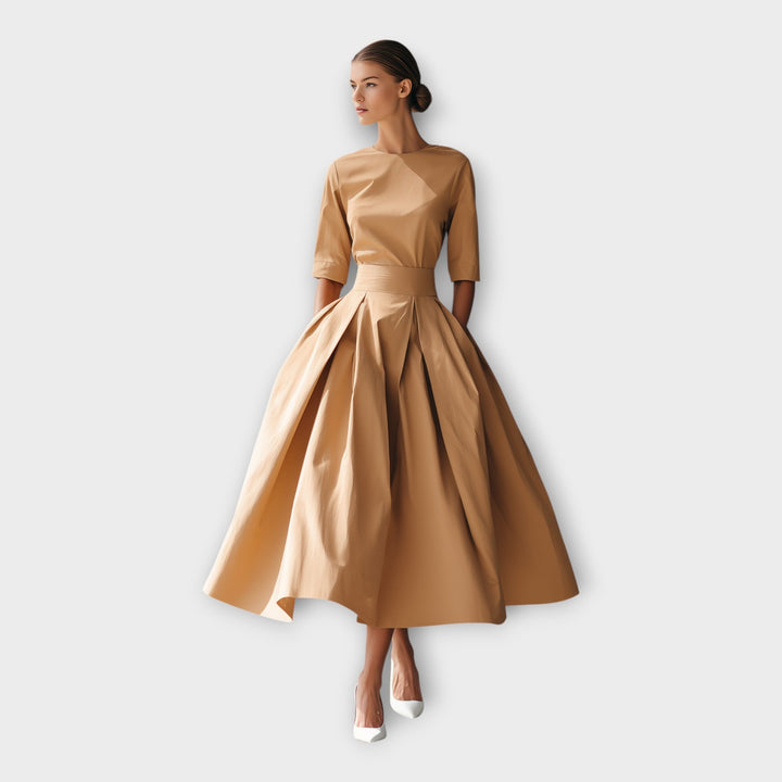 Vestido midi com estética minimalista refinada