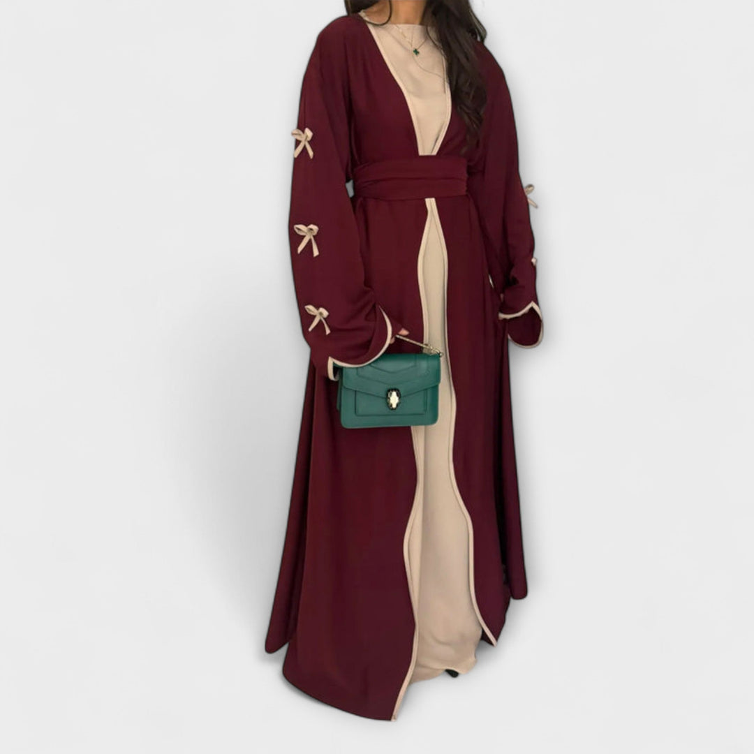 Cardigã Estiloso e Vestido em Combinação com Decoração Listrada