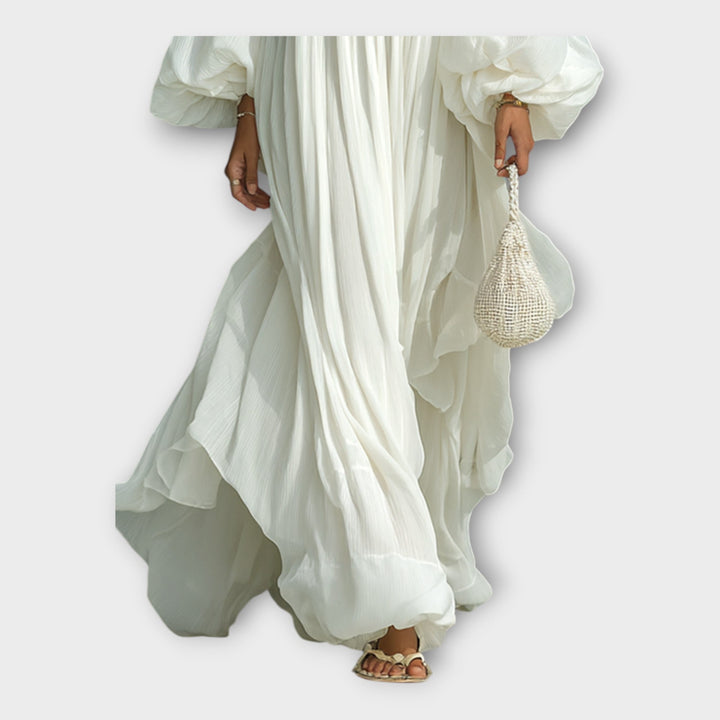 Vestido arejado com estética minimalista refinada