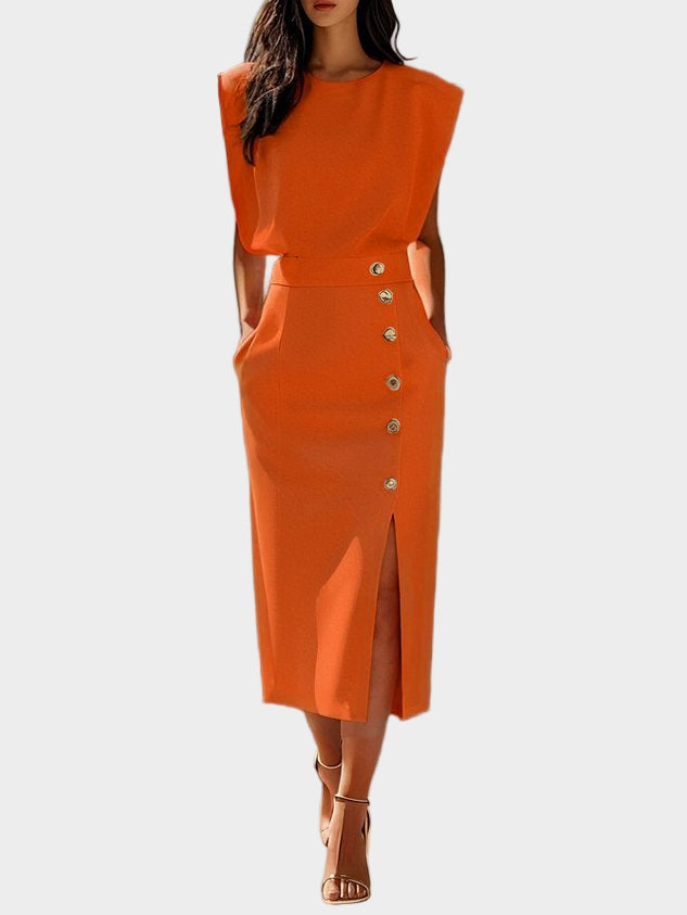 Vestido midi liso com fenda, botões e decote redondo