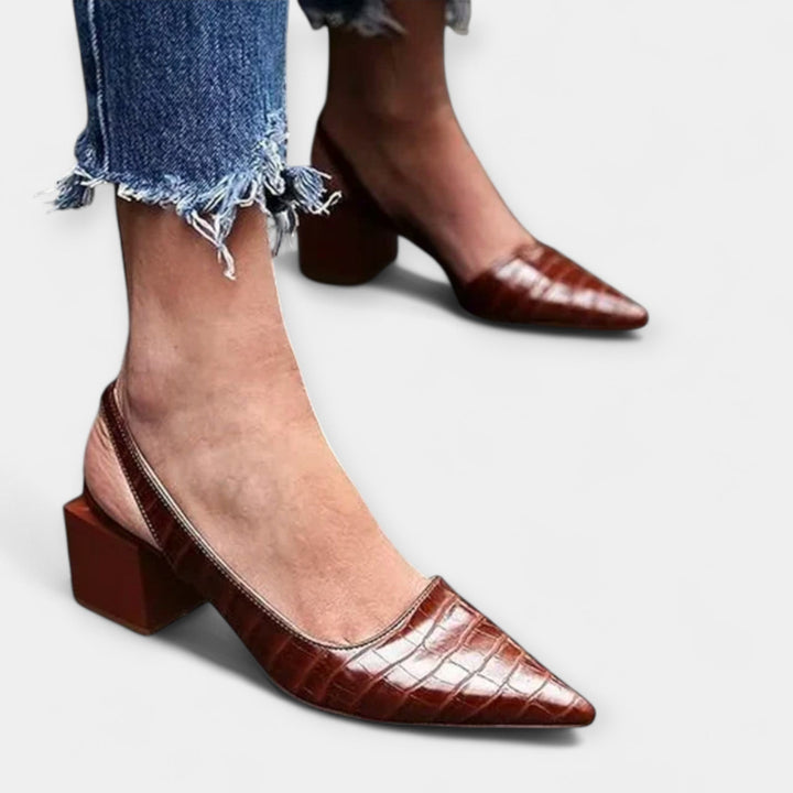 Sapatos com Detalhes Luxuosos