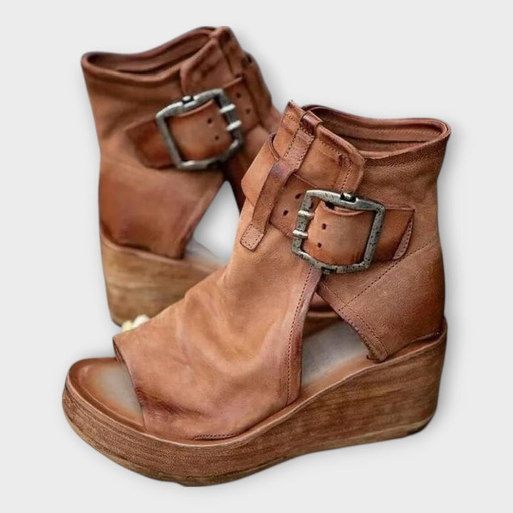 Botins Plataforma com Ponta Aberta e Cinta