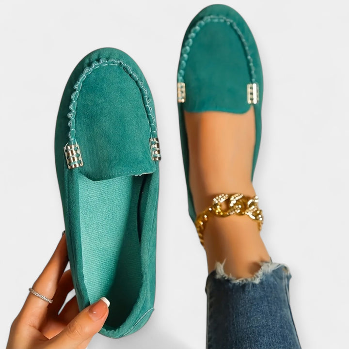 Mocassins com Elementos Metálicos