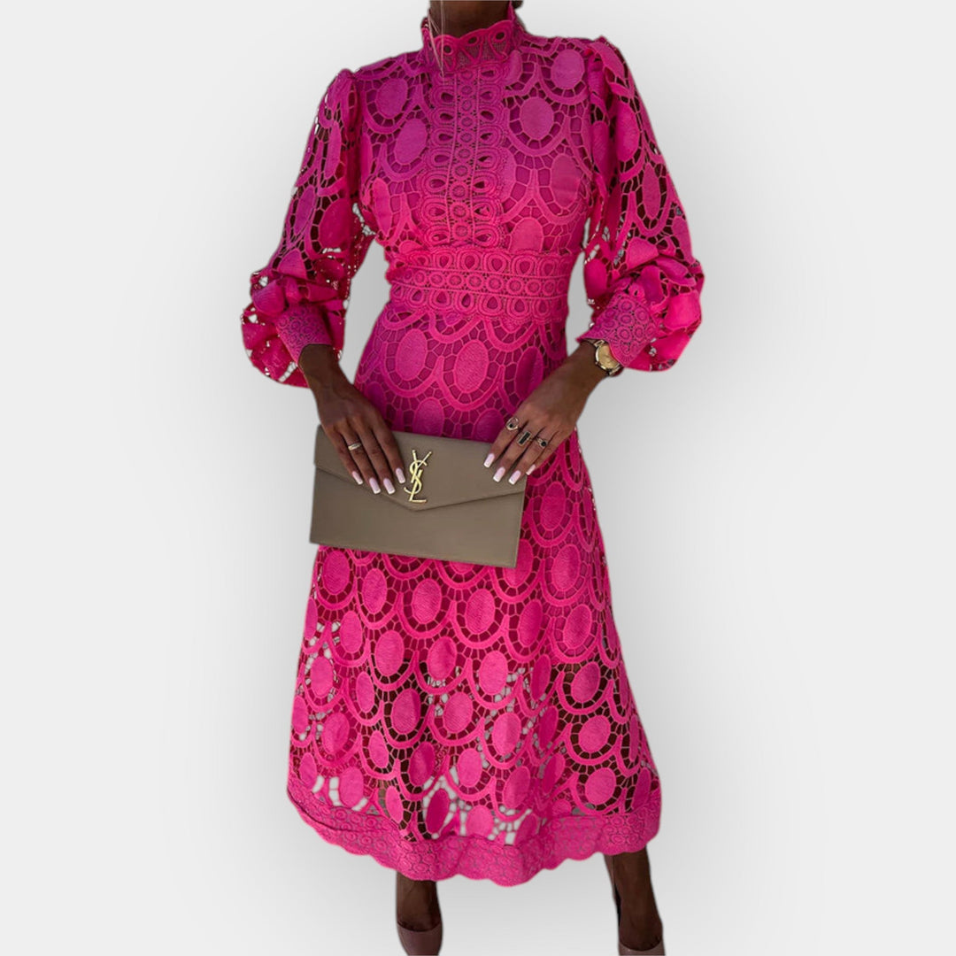 Vestido Romântico com Detalhes em Renda