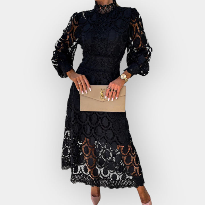 Vestido Romântico com Detalhes em Renda