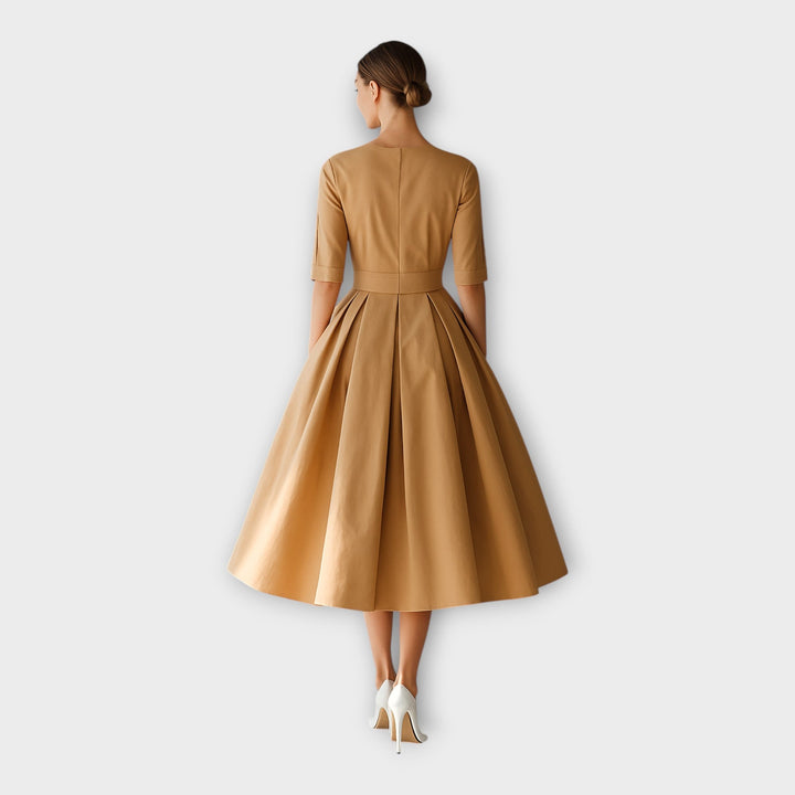 Vestido midi com estética minimalista refinada