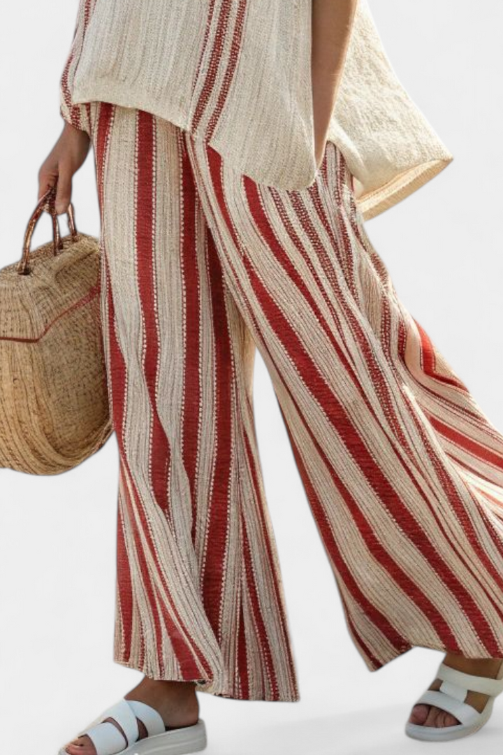 Conjunto Impressionante de Dois Peças Daisy com Riscas Vermelhas em Textura Natural