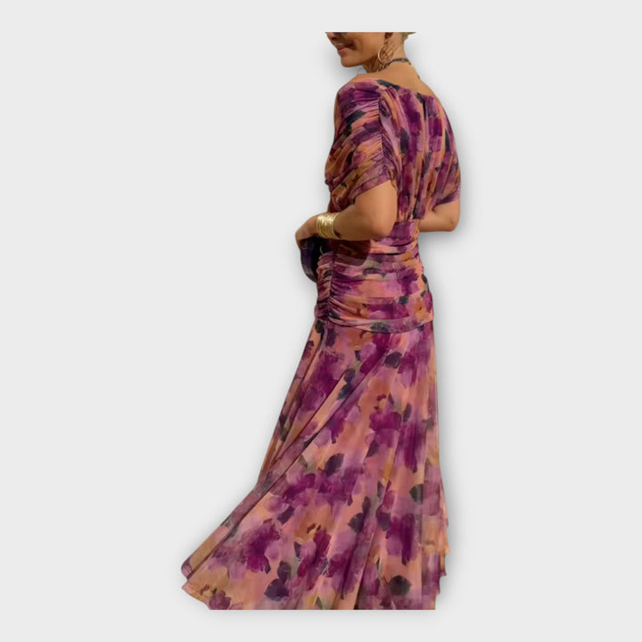 Vestido Arejado com Decote Impressionante
