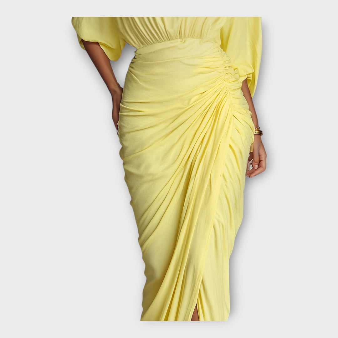 Vestido longo com pregas elegantes e design requintado